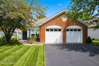 18 Bellflower Drive, Lakewood, NJ 08701