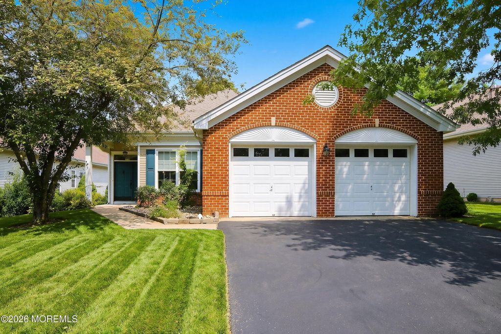 18 Bellflower Drive, Lakewood, NJ 08701