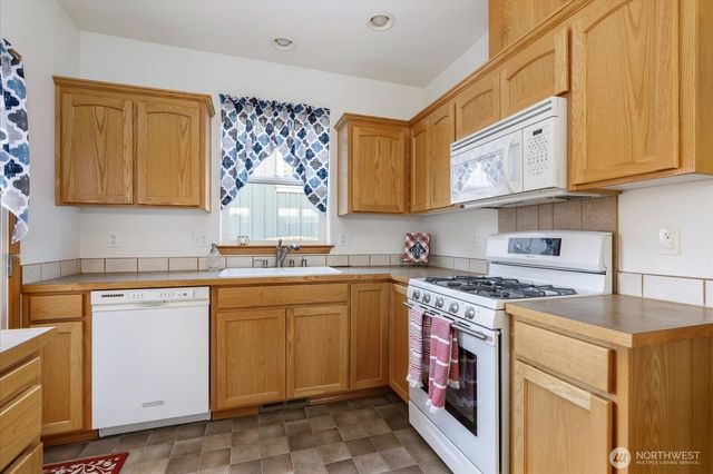 1637 SW Vanguard Street, Oak Harbor, WA 98277