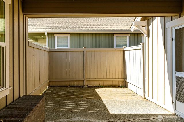 1637 SW Vanguard Street, Oak Harbor, WA 98277
