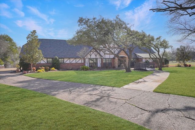 604 S Hampton Road, Oak Leaf, TX 75154