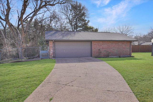 604 S Hampton Road, Oak Leaf, TX 75154