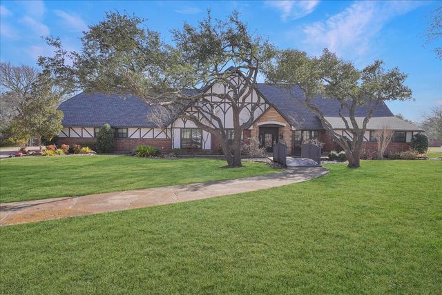 604 S Hampton Road, Oak Leaf, TX 75154