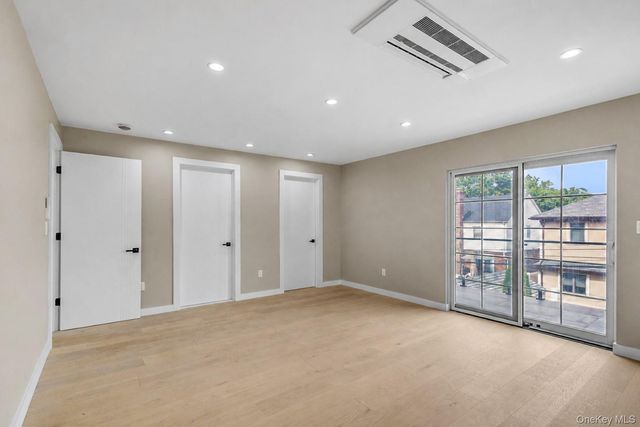 80-27 213th Street, Hollis Hills, NY 11427