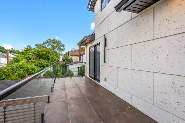 80-27 213th Street, Hollis Hills, NY 11427