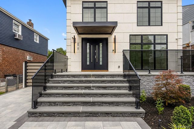 80-27 213th Street, Hollis Hills, NY 11427