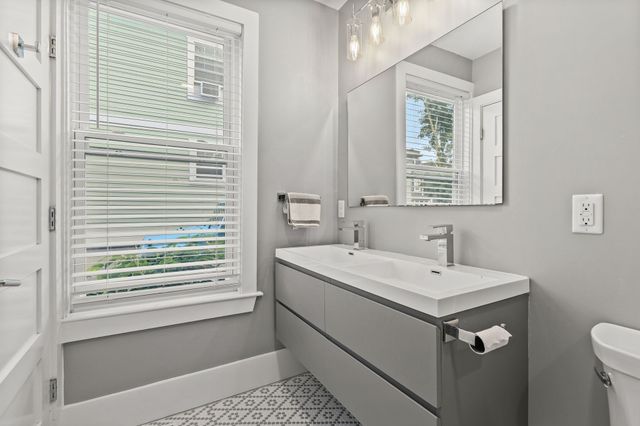 145 Whitfield St 1, Boston, MA 02124