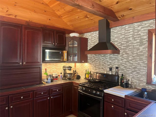 1799 Wad River Manor Road, Wading River, NY 11792