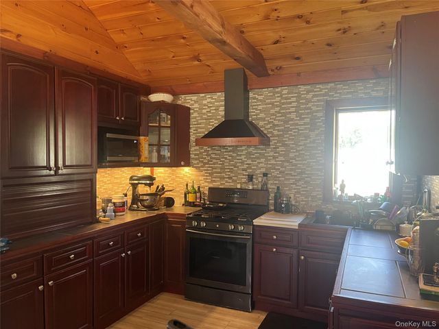 1799 Wad River Manor Road, Wading River, NY 11792