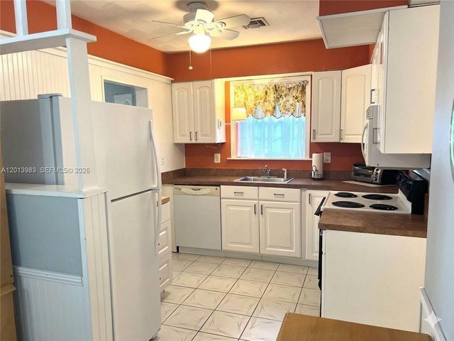 371 SW 67th Ter, Pembroke Pines, FL 33023