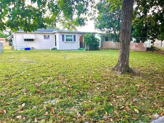371 SW 67th Ter, Pembroke Pines, FL 33023