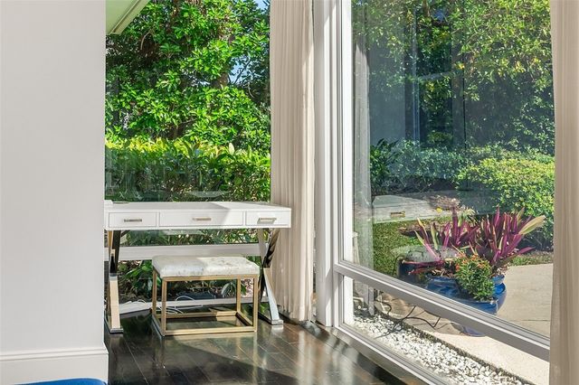 190 Oleander Way, Vero Beach, FL 32963