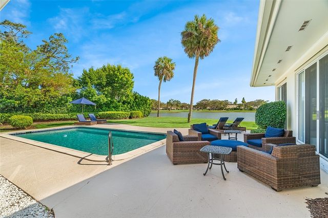 190 Oleander Way, Vero Beach, FL 32963