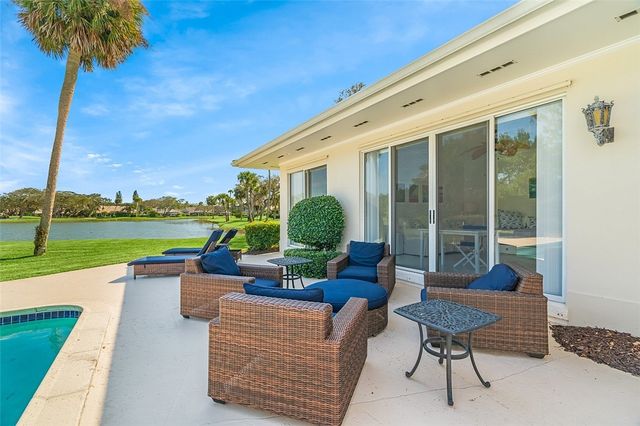 190 Oleander Way, Vero Beach, FL 32963