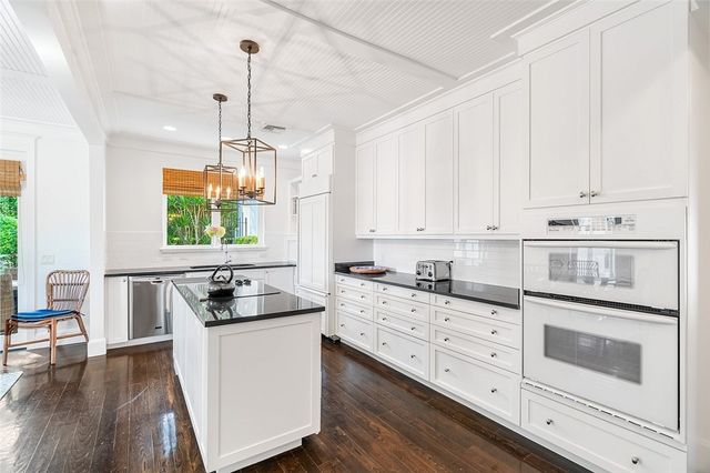 190 Oleander Way, Vero Beach, FL 32963