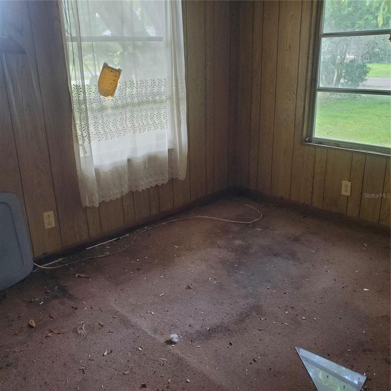 Image 8 of property listing at 949 LAKE STREET, Lake Hamilton, FL 33851