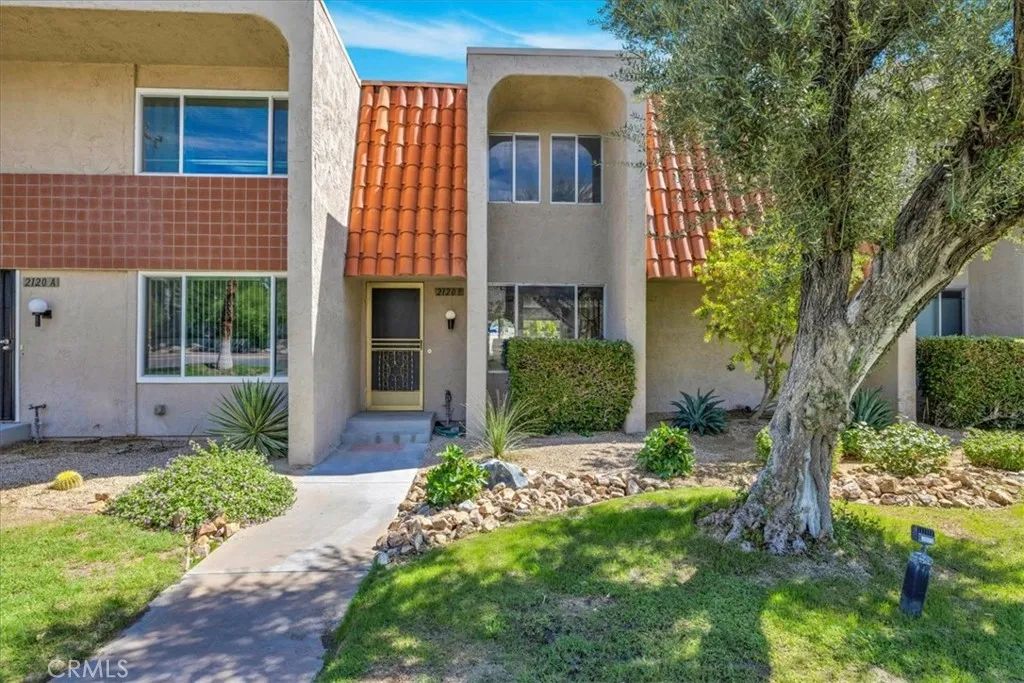 2120 N Indian Canyon B, Palm Springs, CA 92262