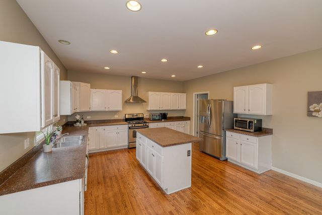 990 Citizen Avenue, Elburn, IL 60119