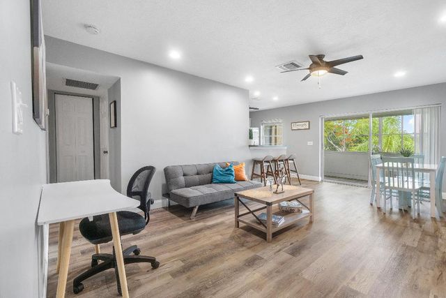 126 Sparrow Drive 11b, Wellington, FL 33411