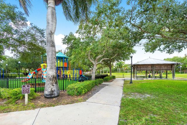 126 Sparrow Drive 11b, Wellington, FL 33411