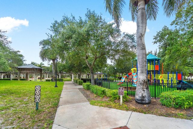 126 Sparrow Drive 11b, Wellington, FL 33411