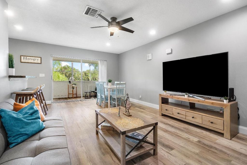 126 Sparrow Drive 11b, Wellington, FL 33411