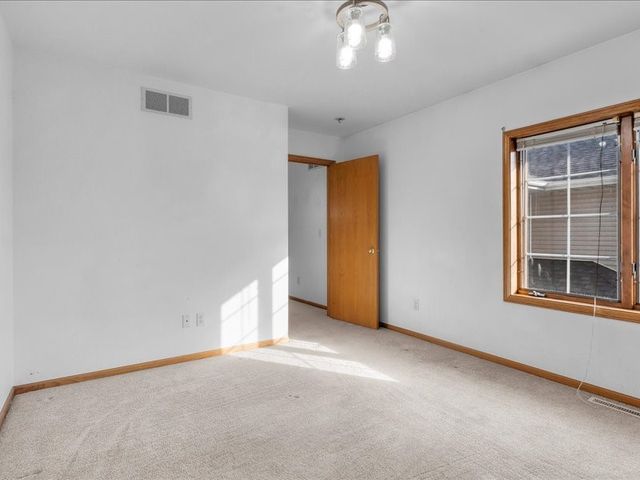 56 Pentire Circle, Iowa City, IA 52240