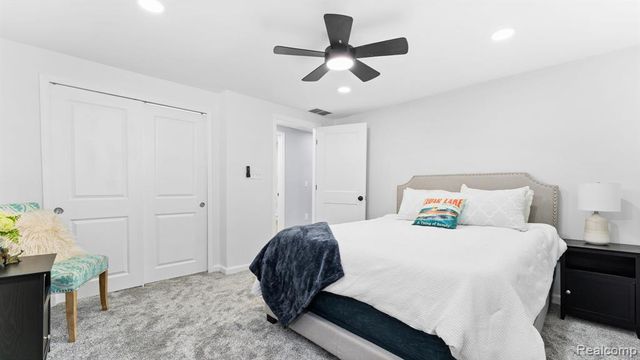 2750 Jackson Boulevard, Highland, MI 48356