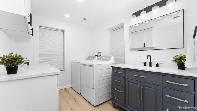 2750 Jackson Boulevard, Highland, MI 48356