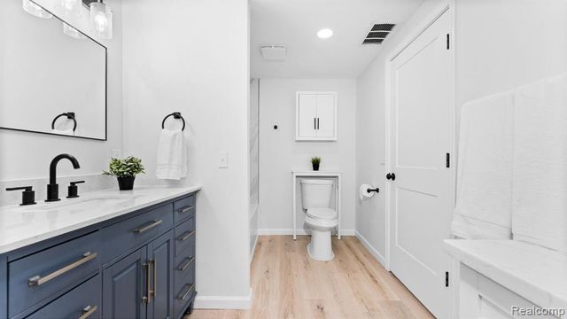 2750 Jackson Boulevard, Highland, MI 48356