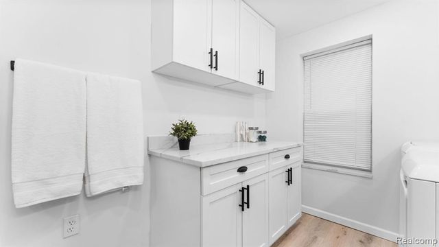 2750 Jackson Boulevard, Highland, MI 48356