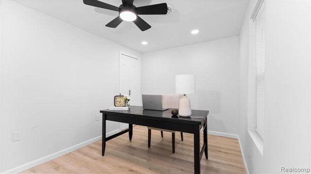 2750 Jackson Boulevard, Highland, MI 48356