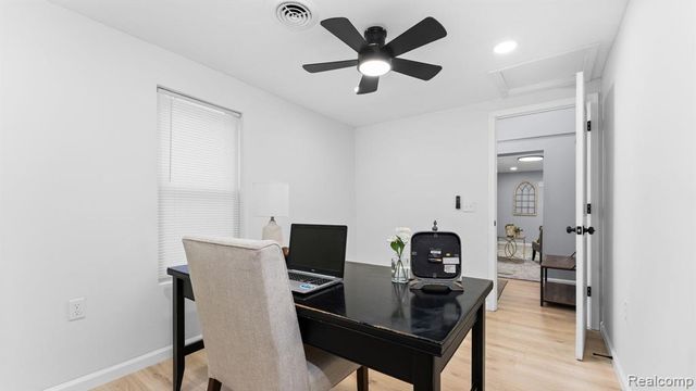 2750 Jackson Boulevard, Highland, MI 48356