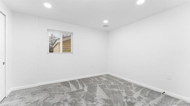 2750 Jackson Boulevard, Highland, MI 48356