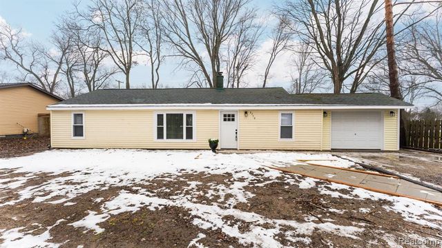 2750 Jackson Boulevard, Highland, MI 48356