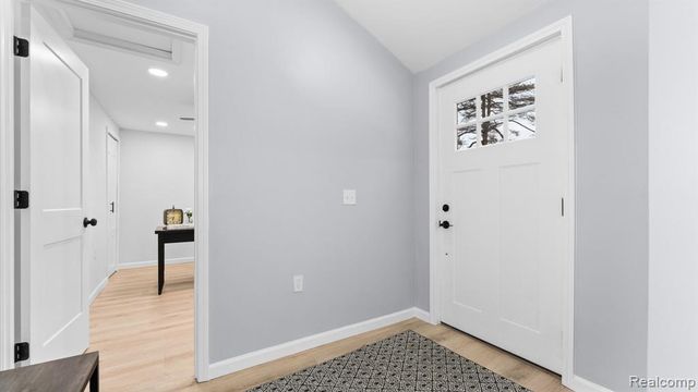 2750 Jackson Boulevard, Highland, MI 48356