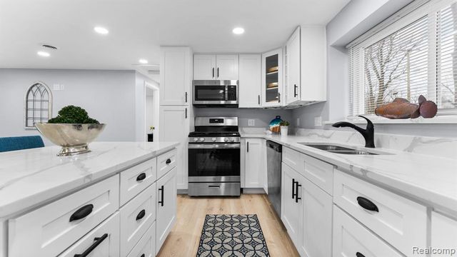 2750 Jackson Boulevard, Highland, MI 48356