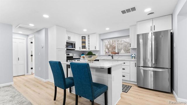 2750 Jackson Boulevard, Highland, MI 48356