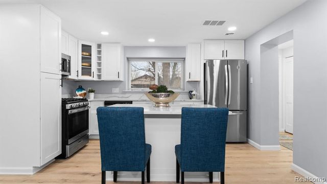 2750 Jackson Boulevard, Highland, MI 48356