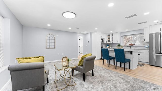 2750 Jackson Boulevard, Highland, MI 48356