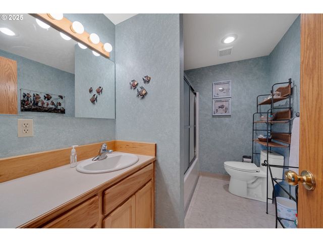 1064 S FRONT St, Rockaway Beach, OR 97136