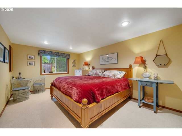 1064 S FRONT St, Rockaway Beach, OR 97136