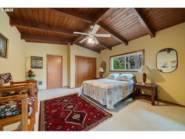 1064 S FRONT St, Rockaway Beach, OR 97136