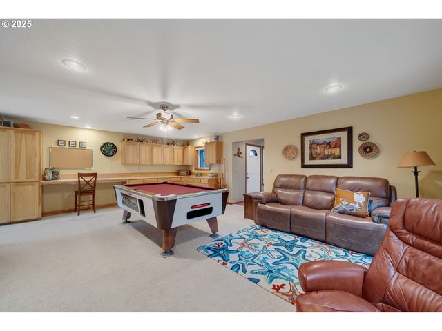 1064 S FRONT St, Rockaway Beach, OR 97136