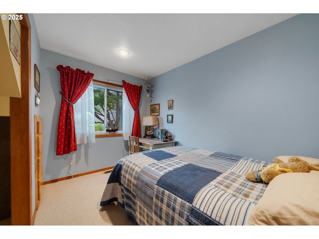 1064 S FRONT St, Rockaway Beach, OR 97136