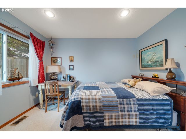 1064 S FRONT St, Rockaway Beach, OR 97136