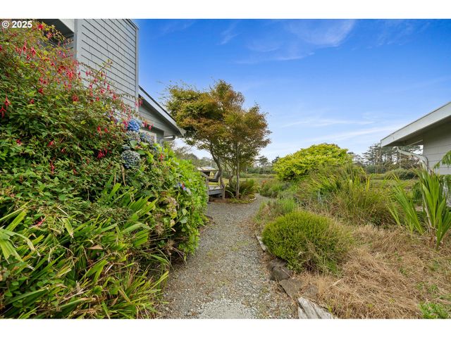 1064 S FRONT St, Rockaway Beach, OR 97136