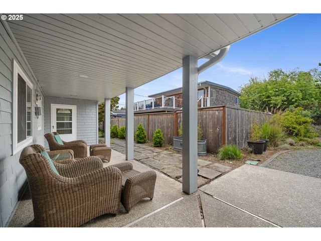 1064 S FRONT St, Rockaway Beach, OR 97136