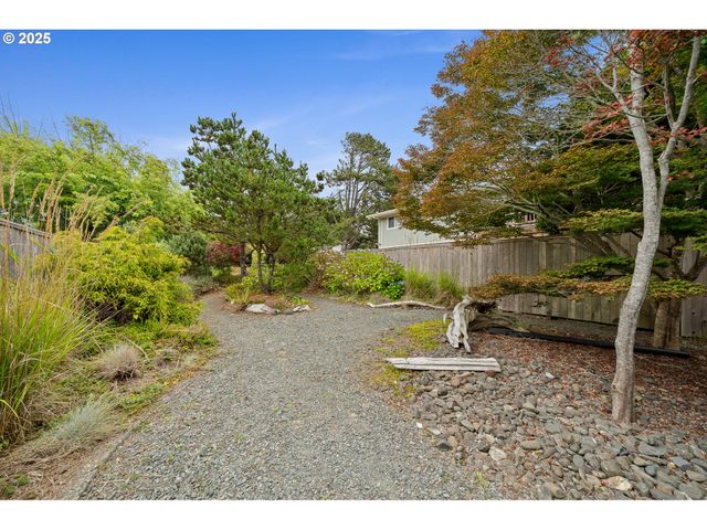 1064 S FRONT St, Rockaway Beach, OR 97136