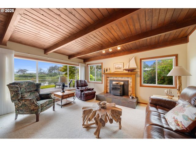 1064 S FRONT St, Rockaway Beach, OR 97136